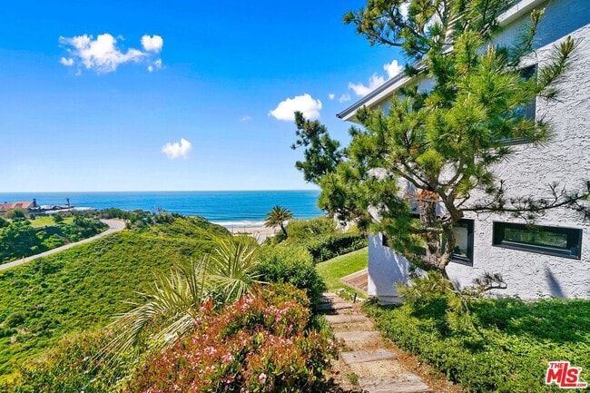 Building Photo - 6817 Seawatch Ln