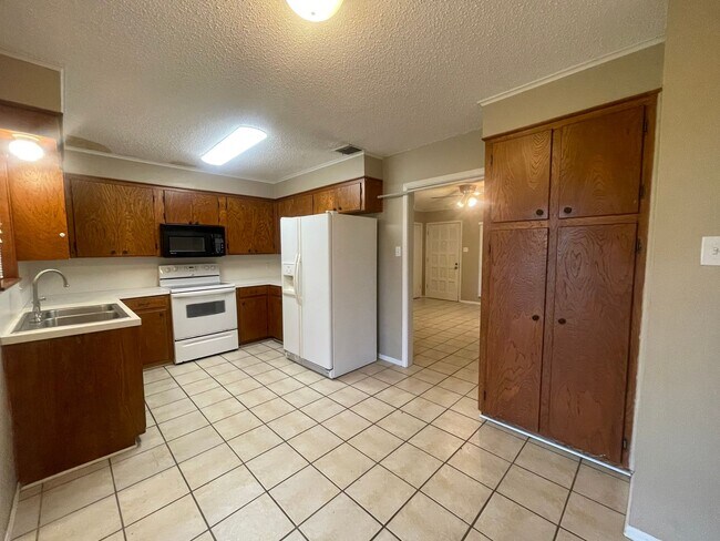 Foto del edificio - Sought after location in Shady Grove!