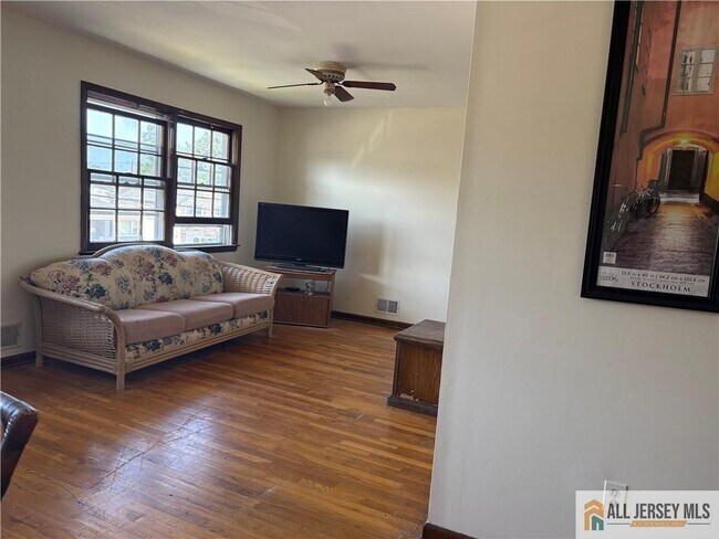 Foto del edificio - 575 Allgair Ave