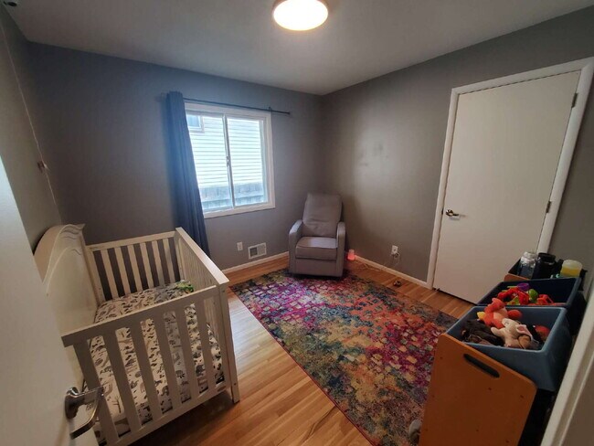 Foto del edificio - 4 bed 2 bath Comfortable and spacious single-family house, in NE Minneapolis