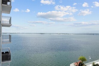 Building Photo - 1111 Brickell Bay Dr