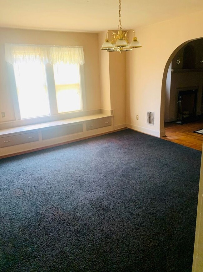 Building Photo - 2 br, 1 bath House - 1717 E Washington St #2
