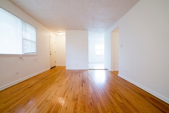 Foto del edificio - 6022 S Indiana Ave