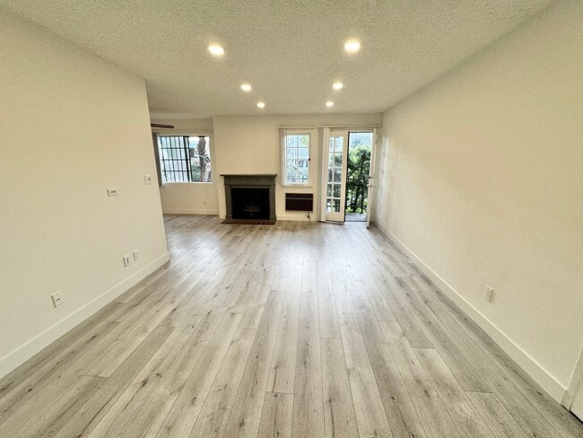 Building Photo - 3546 Hughes Ave