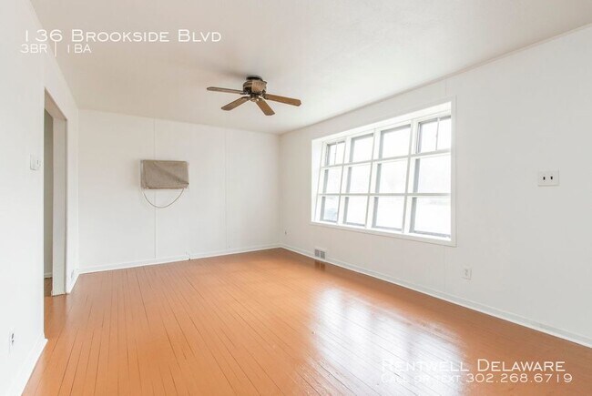 Building Photo - Spacious 3BD/1BA $1349