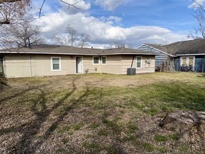 Building Photo - 6144 Doulton Dr