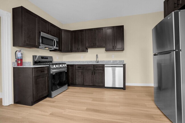 Building Photo - Fully renovated, 2b/1b w/ W/D- in Phoenixv...