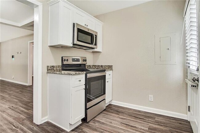 Foto del edificio - 1542 Columbia Dr