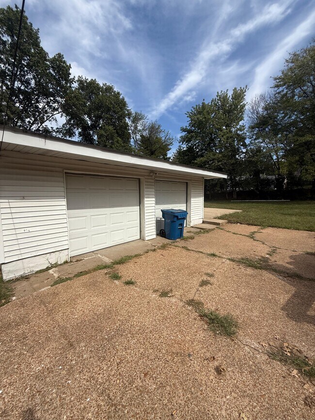 Foto del edificio - 8120 Gardner Ln