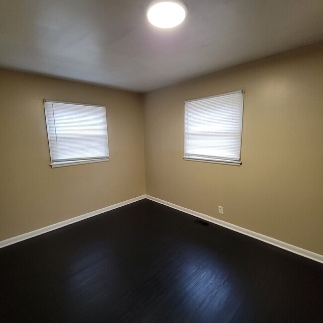 Foto del edificio - Cozy East Side Home!