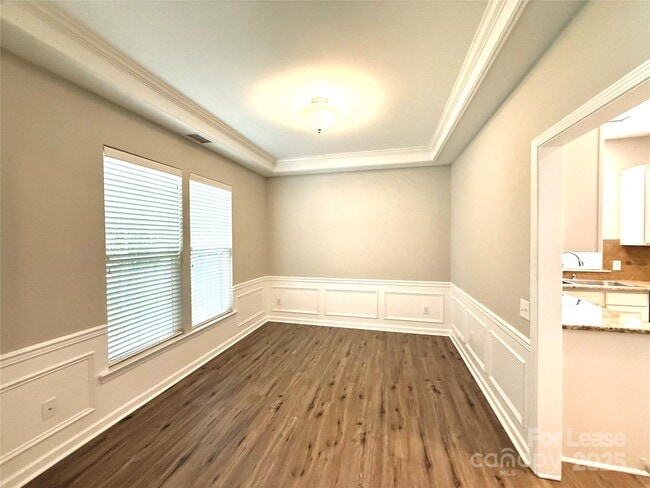 Building Photo - 2135 Ashley River Rd