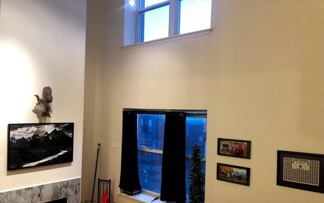 Building Photo - 3257 N Sheffield Ave