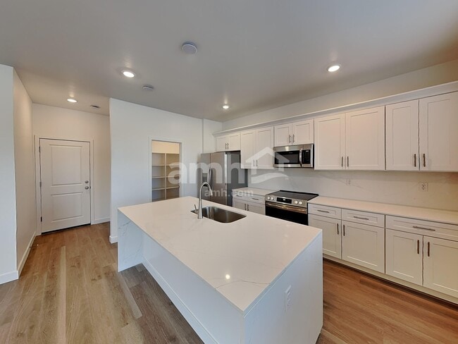 Building Photo - 20177 W Thomas Rd