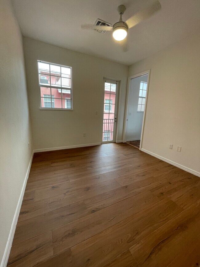 Building Photo - 3213 NE 5th St