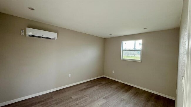 Building Photo - 1310 N Combee Rd