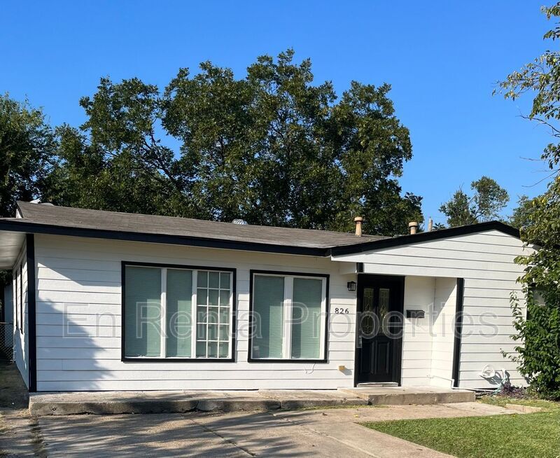 Foto principal - 826 Highland Dr