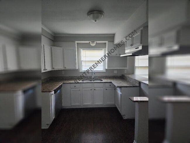 Building Photo - 2413 Hillview Dr