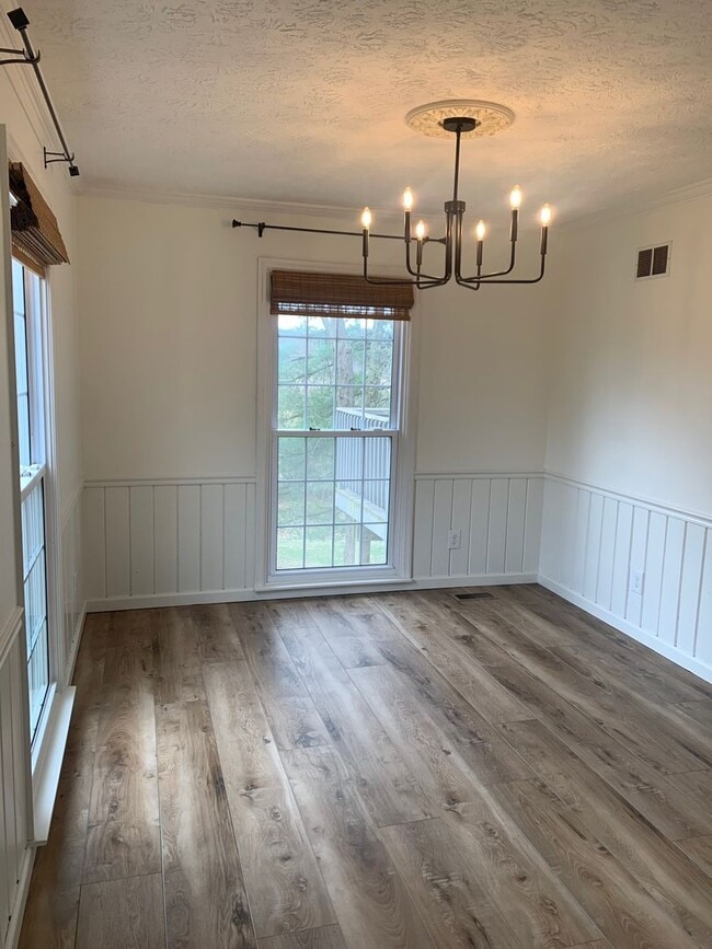 Building Photo - Charming Five-Bedroom Retreat with Finished Basement and Modern Amenities!