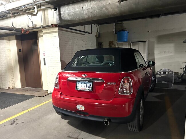 Building Photo - 624 E Walnut St