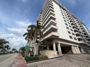 Building Photo - 9225 Collins Ave