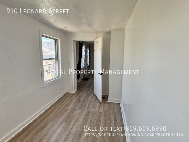 Foto del edificio - 910 Leonard St
