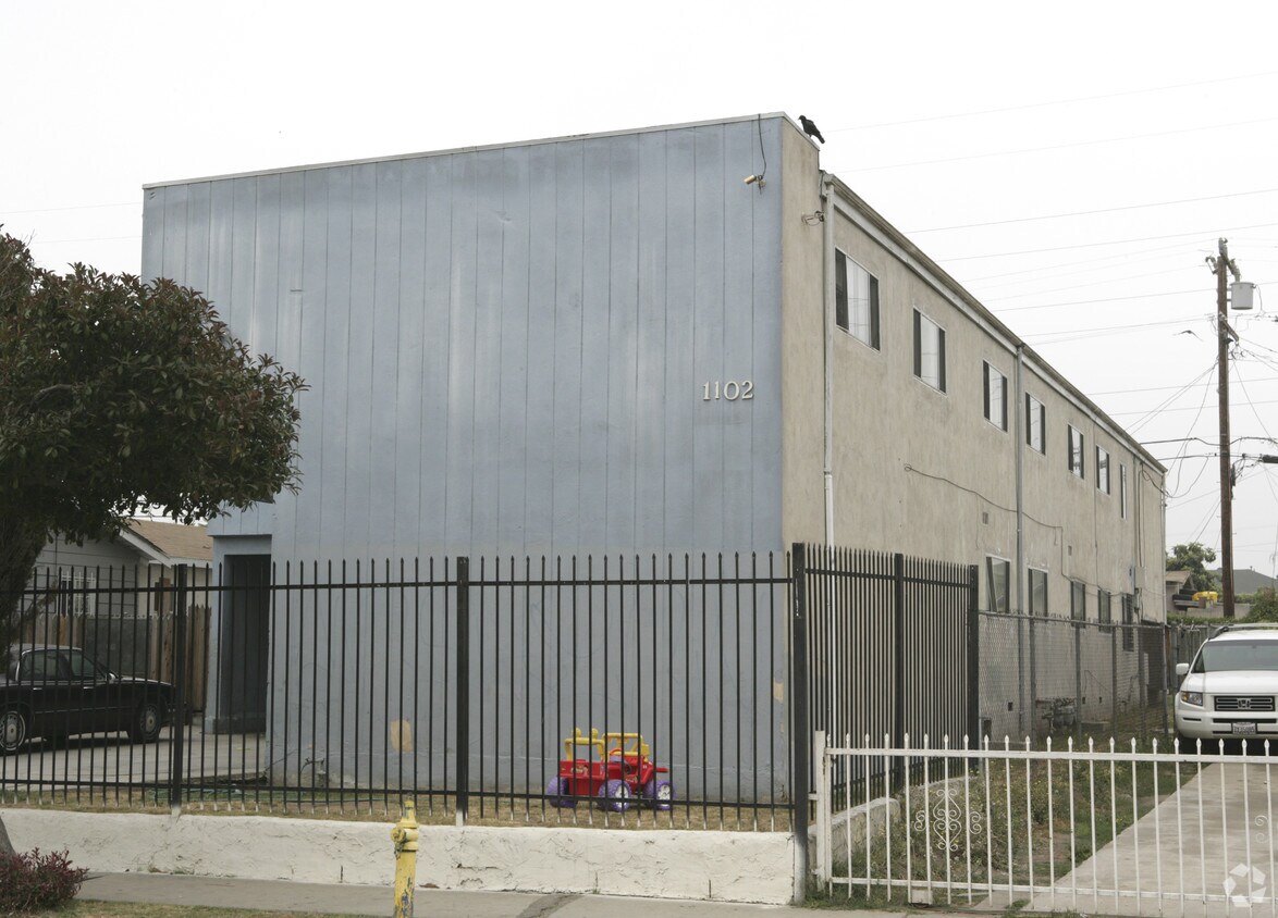 Building Photo - 1102 W 97th St