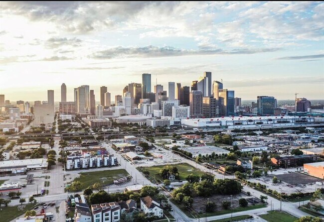 Foto del edificio - 2711 Eado Grove Ln