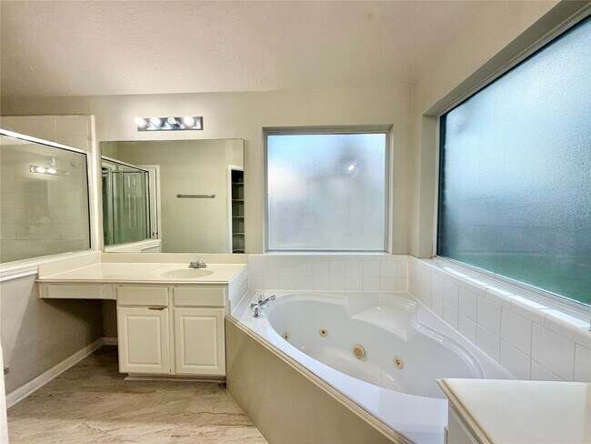 Building Photo - 6827 Autumn Thistle Dr