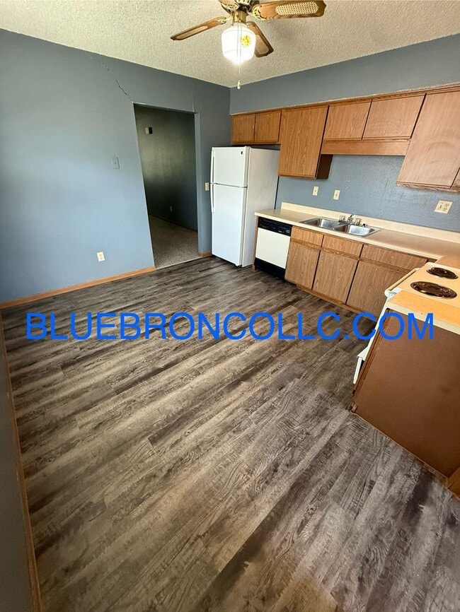 Building Photo - Updated 2-Bedroom Apartment in Raytowm