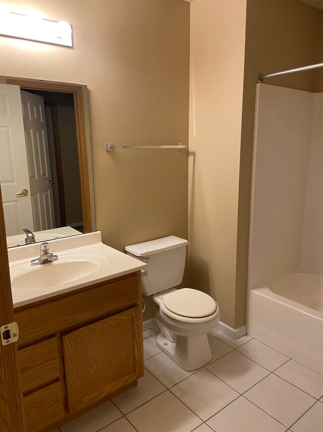 Baño - Hidden Cove Apartments