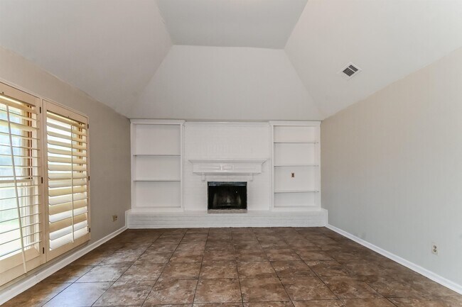 Foto del edificio - 810 N Walnut Bend Rd