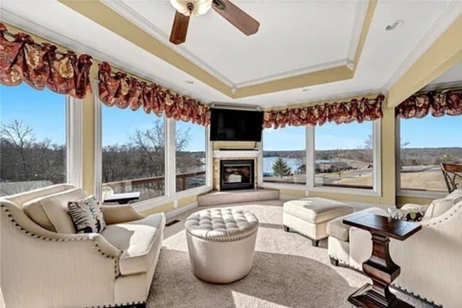Building Photo - Beautiful Lake Front Home on Loch Lomond!