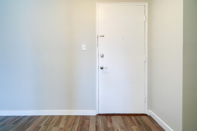 Photo du bâtiment - 1 Bed / 1 Bath in the heart of the city.
