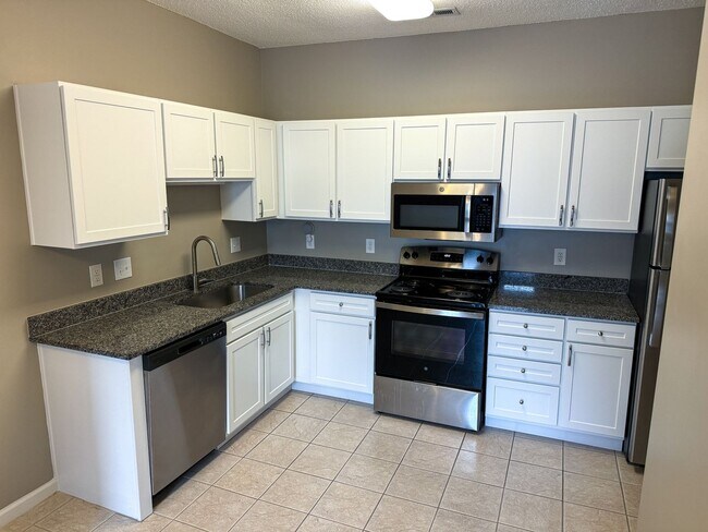 Building Photo - Fresh new 1 Bed / 1.5 Bath Condo in the heart of Brier Creek