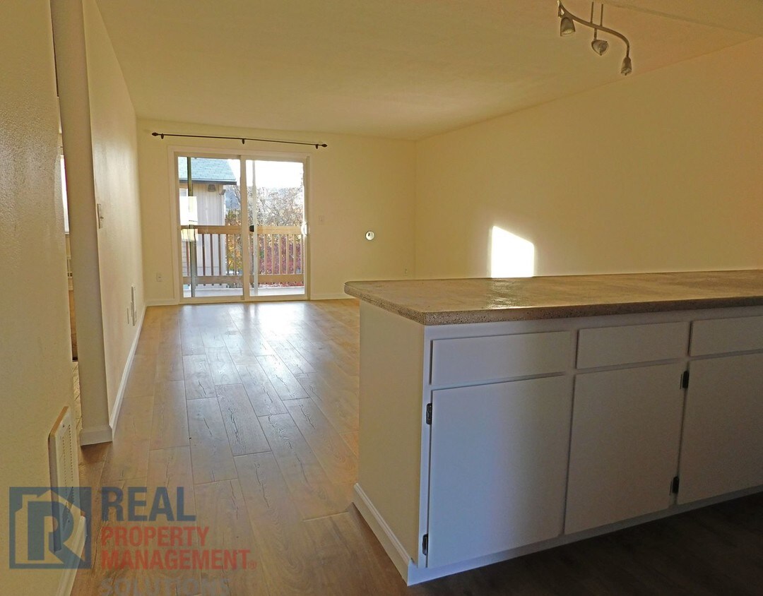 Foto principal - 3404 19th Ave