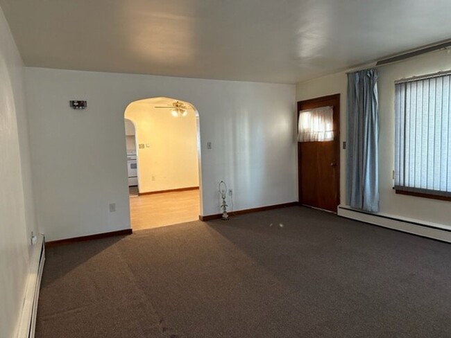 Building Photo - 230 S 28th St