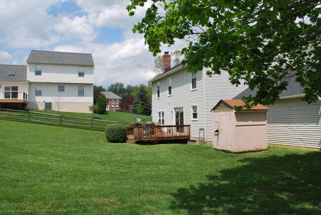 Foto del edificio - 10108 Rope Maker Dr