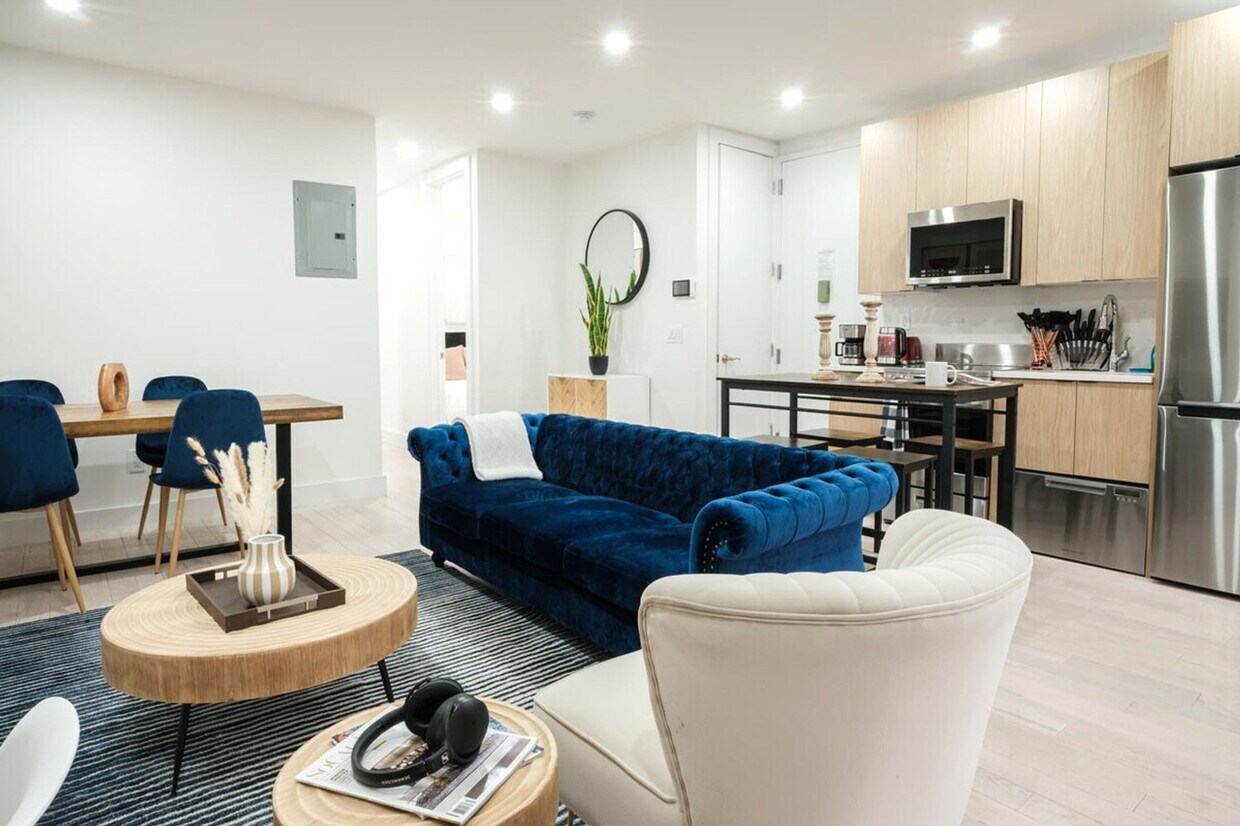 Foto principal - 402 E 11th St