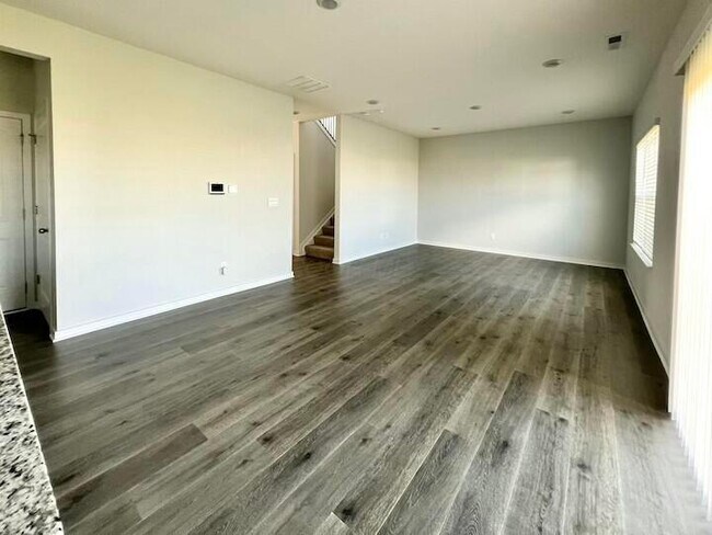 Building Photo - 418 Park Vista Dr