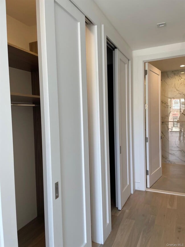 Foto del edificio - 19-14 21st Rd