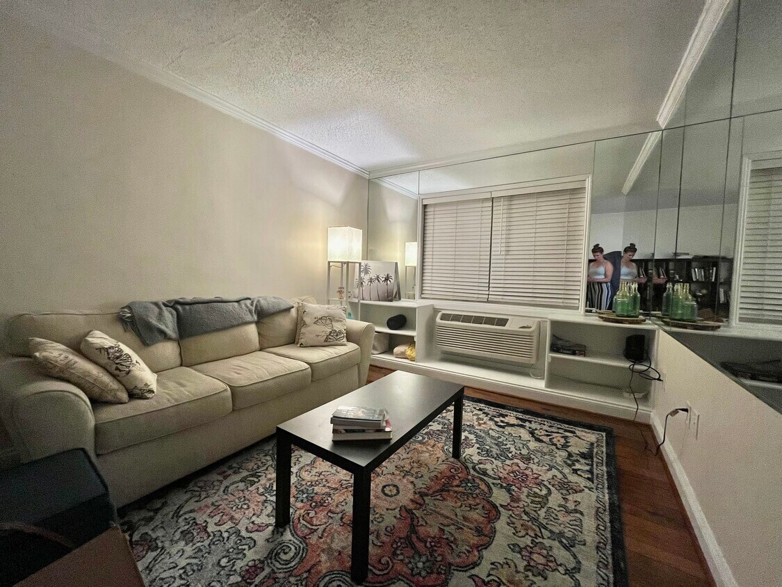 2241 Farrington Ave Unidad 303