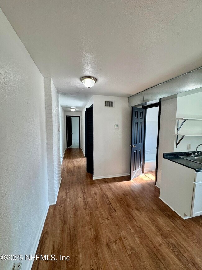 Foto del edificio - 929 W 27th St