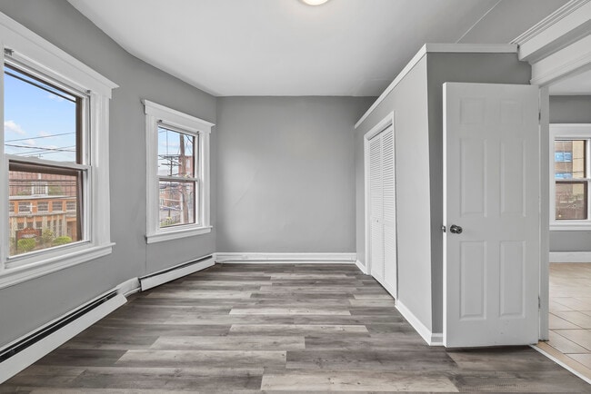 Building Photo - 237 20th Ave