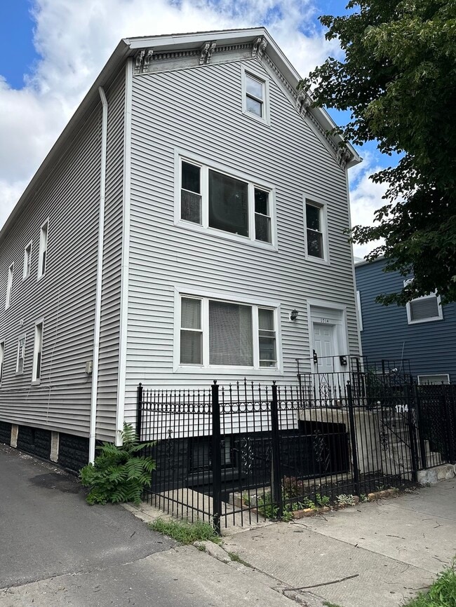 Building Photo - 1714 N Kedzie Ave