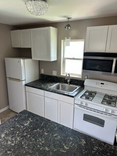 Todos los gabinetes de cocina son nuevos. - 1814 Pacific Beach Dr