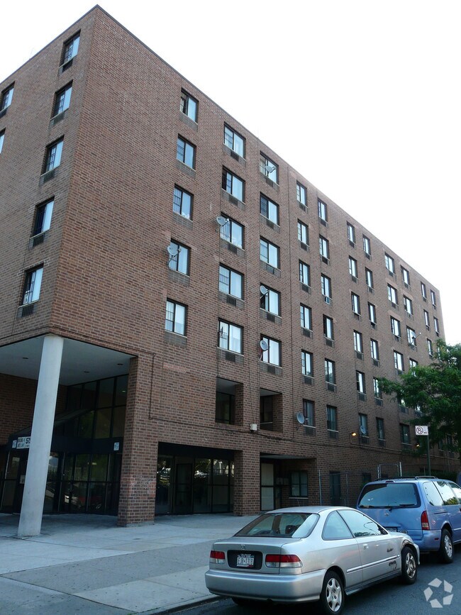 Building Photo - Rainbow Plaza Associates