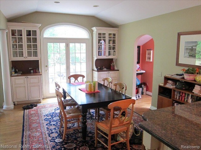 Foto del edificio - 2452 Devon Ln