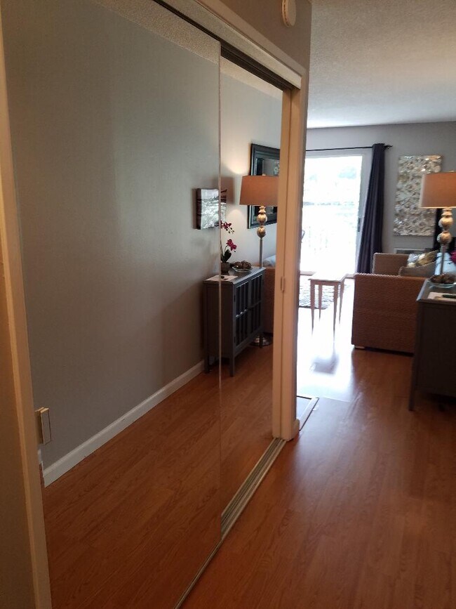 Foto del edificio - 355 Kalanianaole St