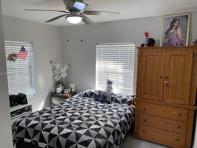 Foto del edificio - 342 E 46th St