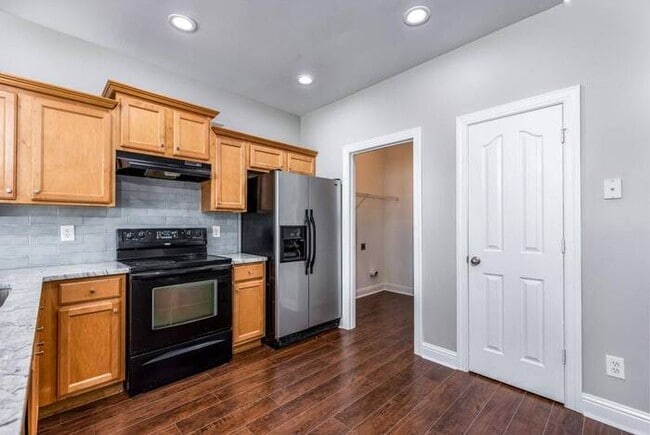 Foto del edificio - 5209 Cedar Shoals Dr